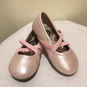 Livie & Luca ballerina style flat shoe elastic crisscross light pink kids size 5